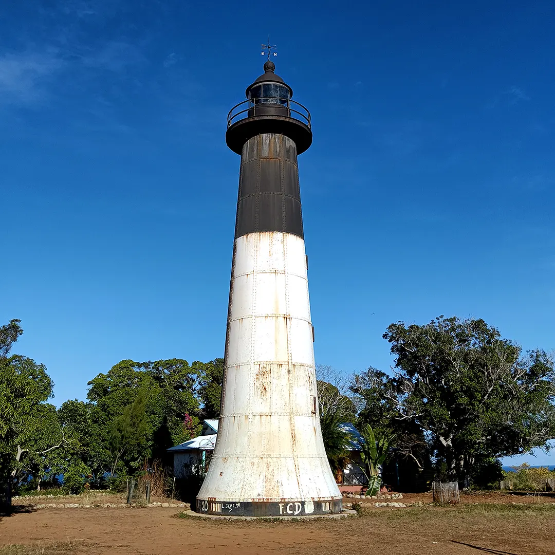 le phare historique de Nosy Iranja